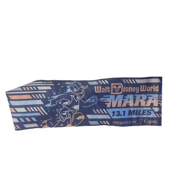 2016 Disney runDisney Walt Disney World Half Marathon 13.1 Bondi Band Headband - Picture 3 of 3